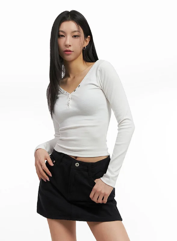 Pocket - Equipped Women Long Sleeve Top for Added FunctionalityButtoned Slim-Fit V-Neck Crop Top ID431