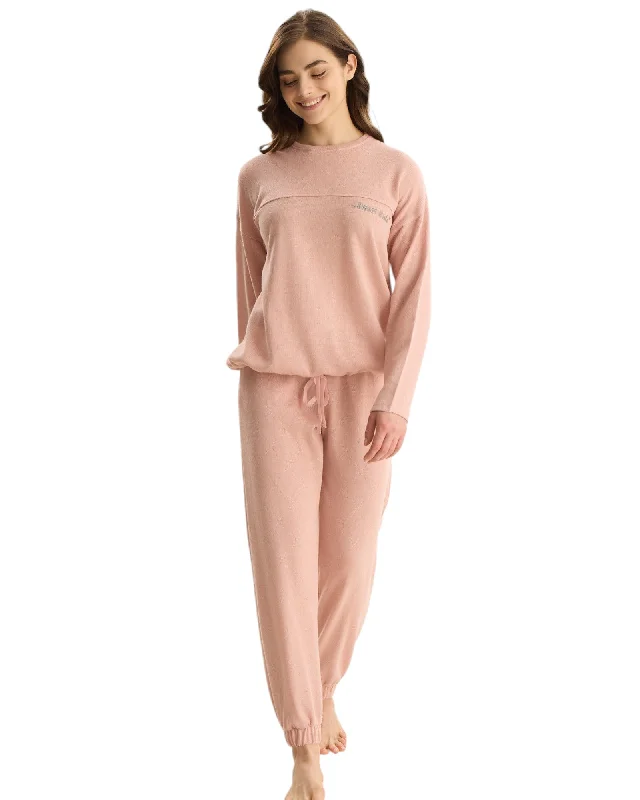 Cropped Women's Corduroy Pants in Autumn ColorsClassic Winter Pajama Set with Long Sleeve Top and Pants