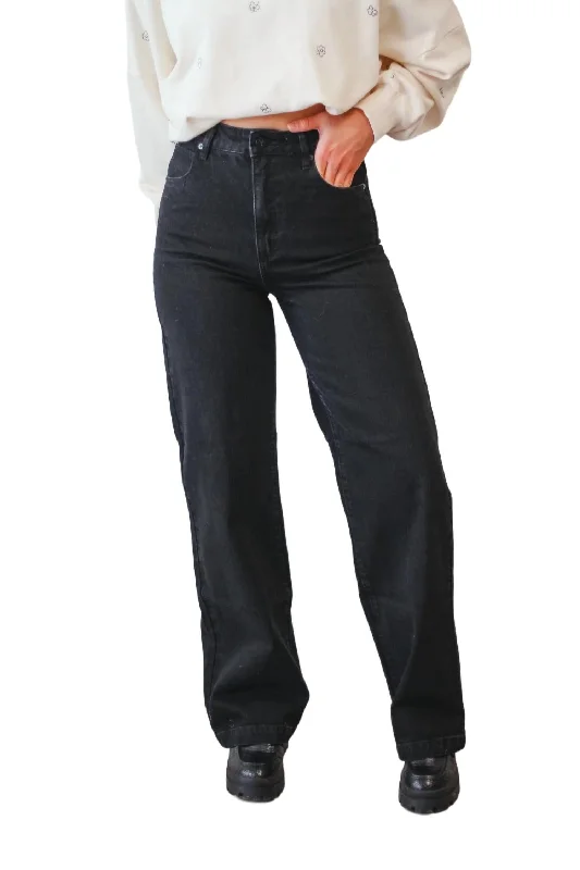 Light - wash women jeans for a fresh and summery appearance94 High & Wide Jeans In Black