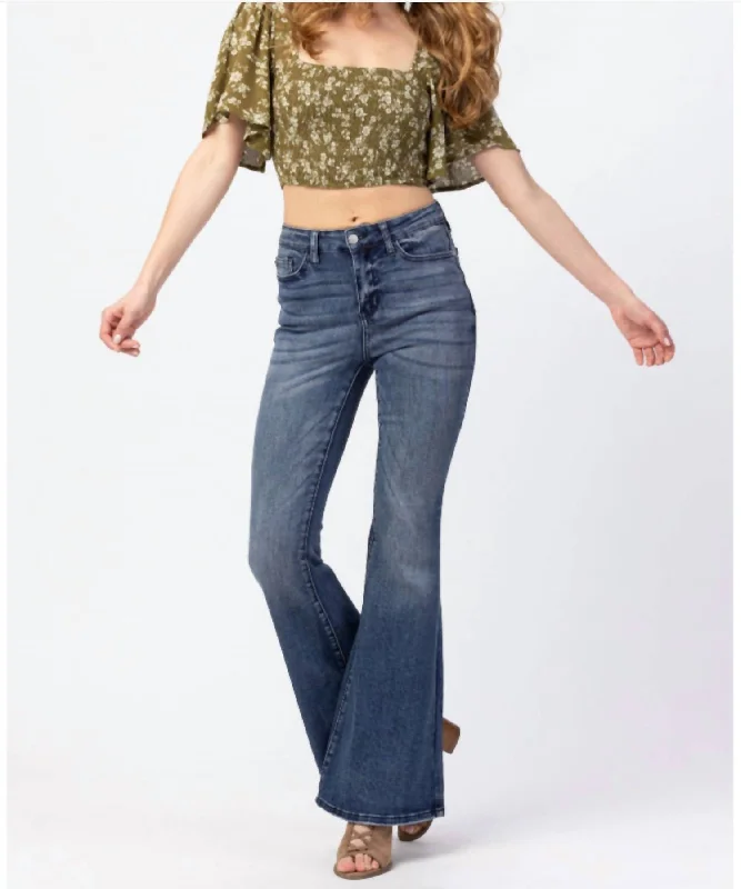 Straight - leg women jeans with a classic and timeless appealContrast Trouser Flare Jeans In Blue