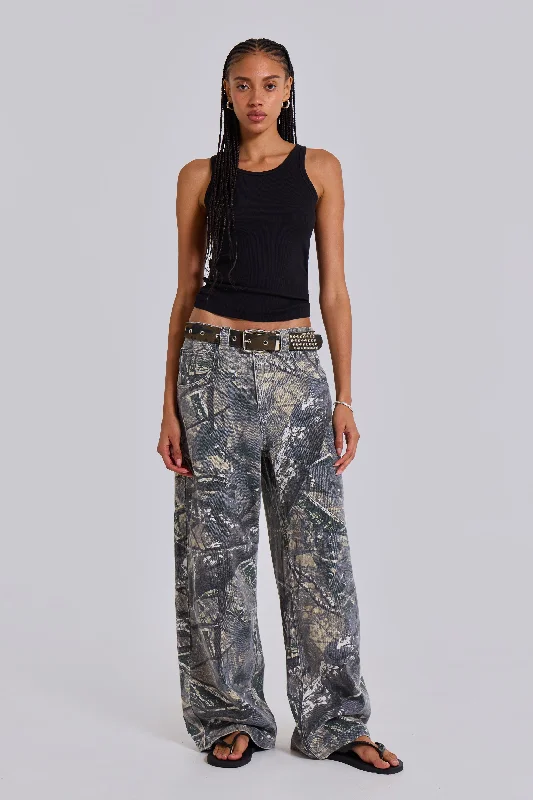 Button - fly women jeans with a traditional touchForest Camo Colossus Jeans