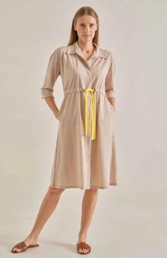 Women's Longline Boyfriend - Style Sweater in Gray for a Relaxed and Casual OutfitRizzolo Sand Coloured Drawstring Dress