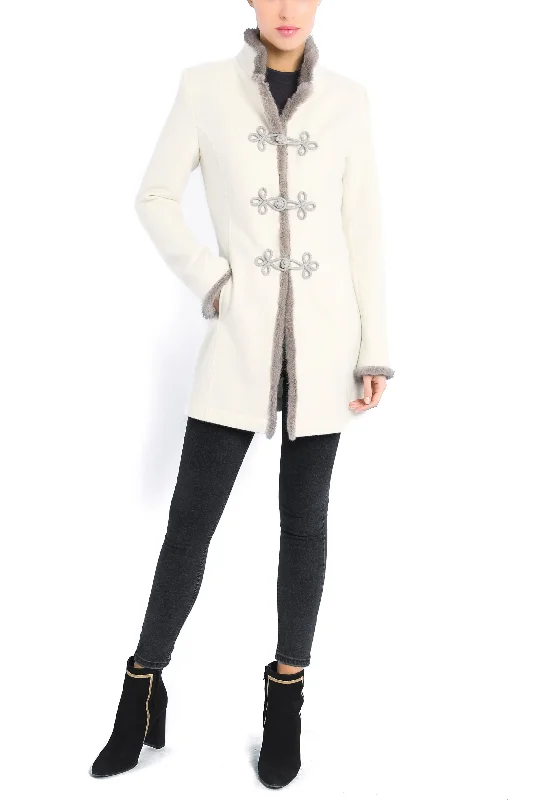 Plus Size Women's Embroidered Blazers in Floral Patterns for a Feminine TouchLong blazer from cream coloured wool-jersey