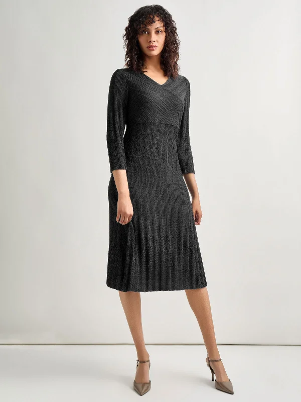 Strapless Women Dress with a Built - in Bra for Comfort and SupportTextural Stripe Knit Midi Dress