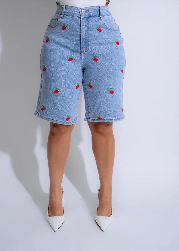 Patchwork Denim Top with a Unique and Artistic AppealCherry Pop Short Light Denim