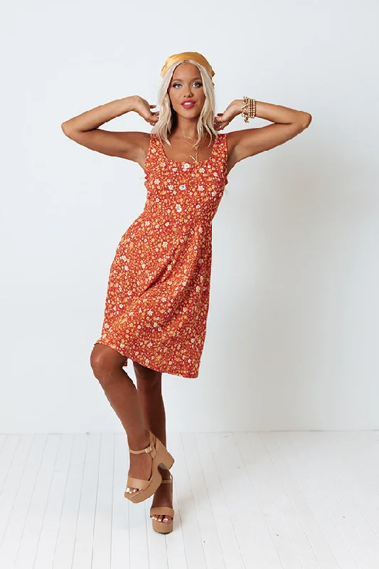 Mini Women Dress with a Short Hem for a Young and Trendy StylePapaya Pretty Floral Dress