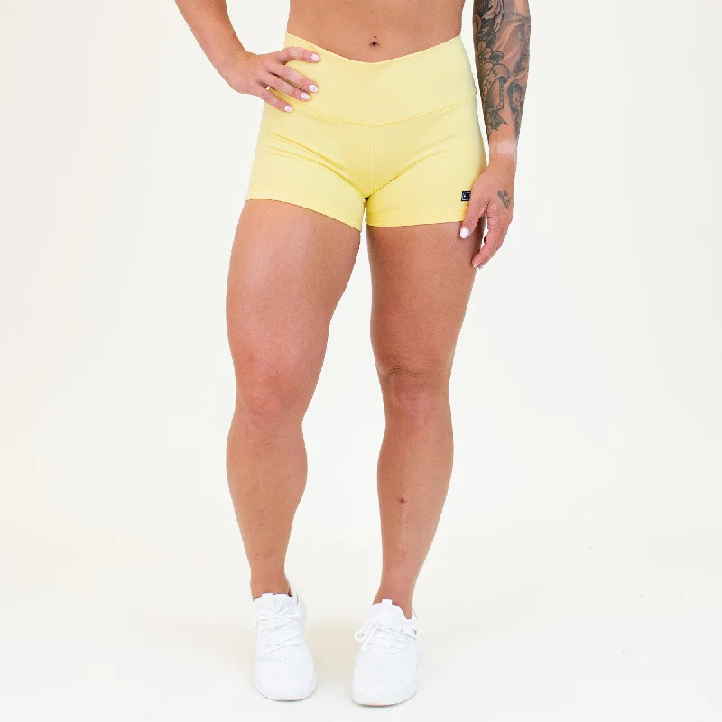 Cuffed Women Shorts for a Laid - Back and Trendy LookApex Contour Short 3.25" - Mid Rise